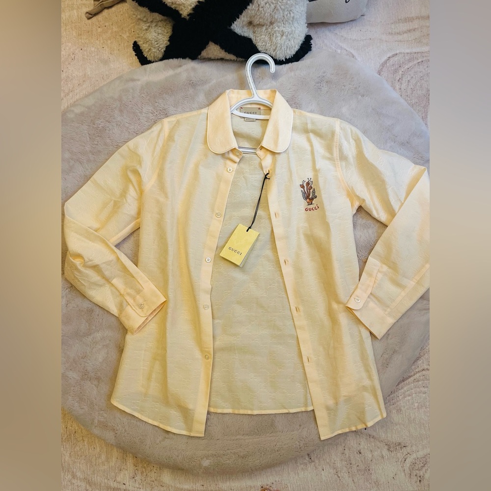Band new 12 a Gucci kids shirt